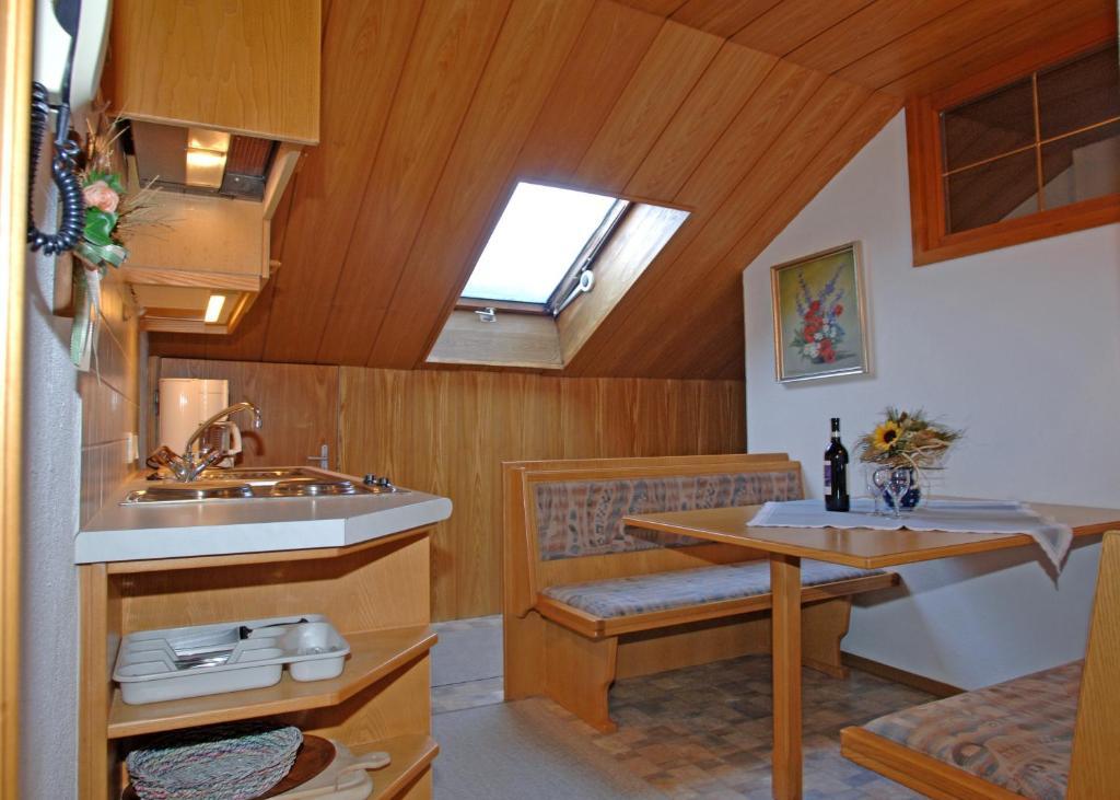 Haus Kneissl Apartman Seefeld in Tirol Szoba fotó
